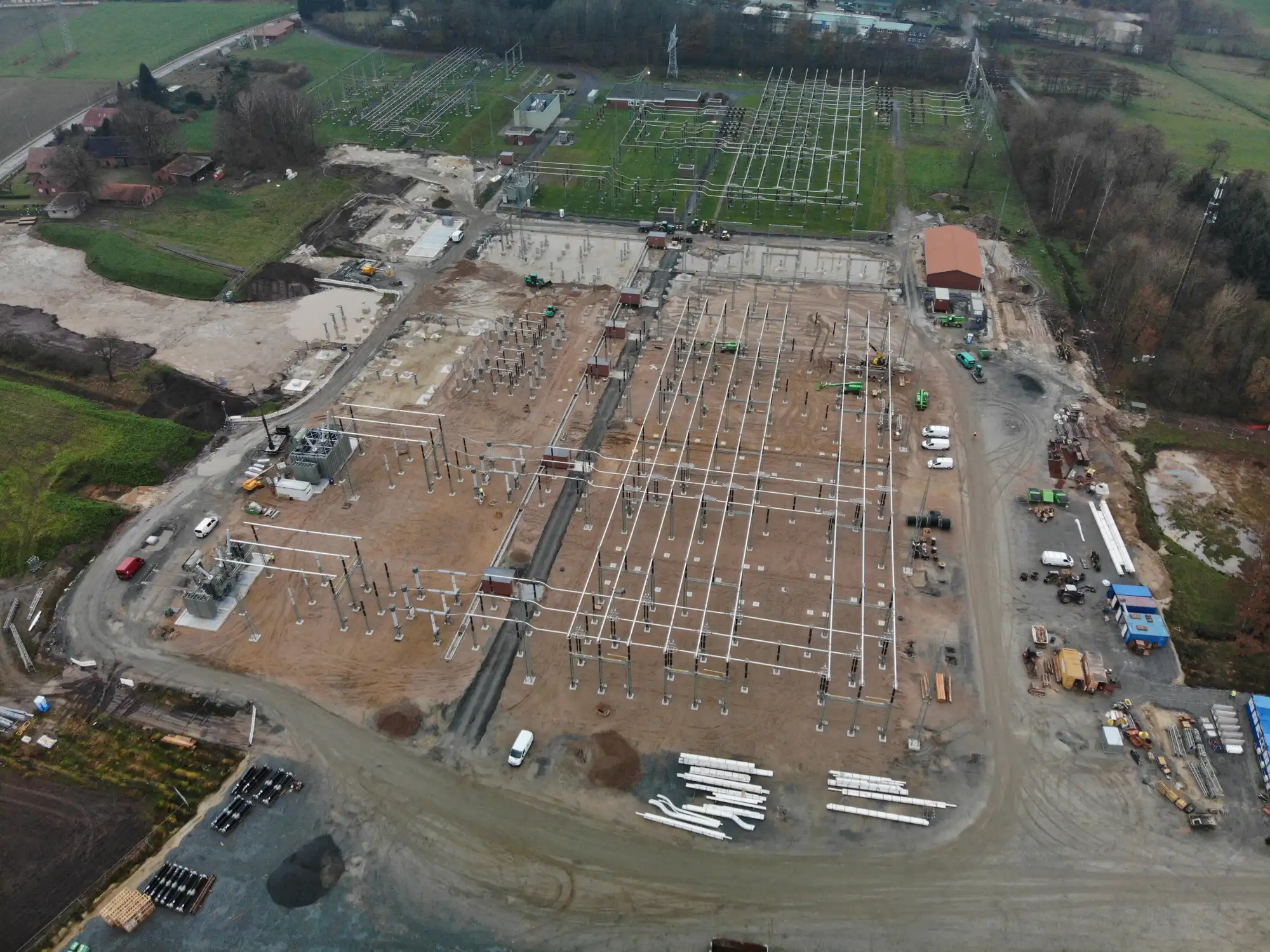 Luftaufnahme eines Umspannwerkes